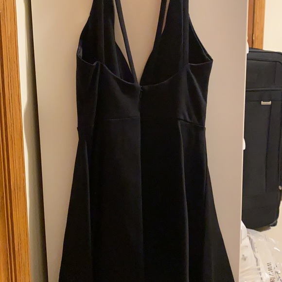 LULU’S black bodycon dress, size small, never worn - Picture 6 of 7